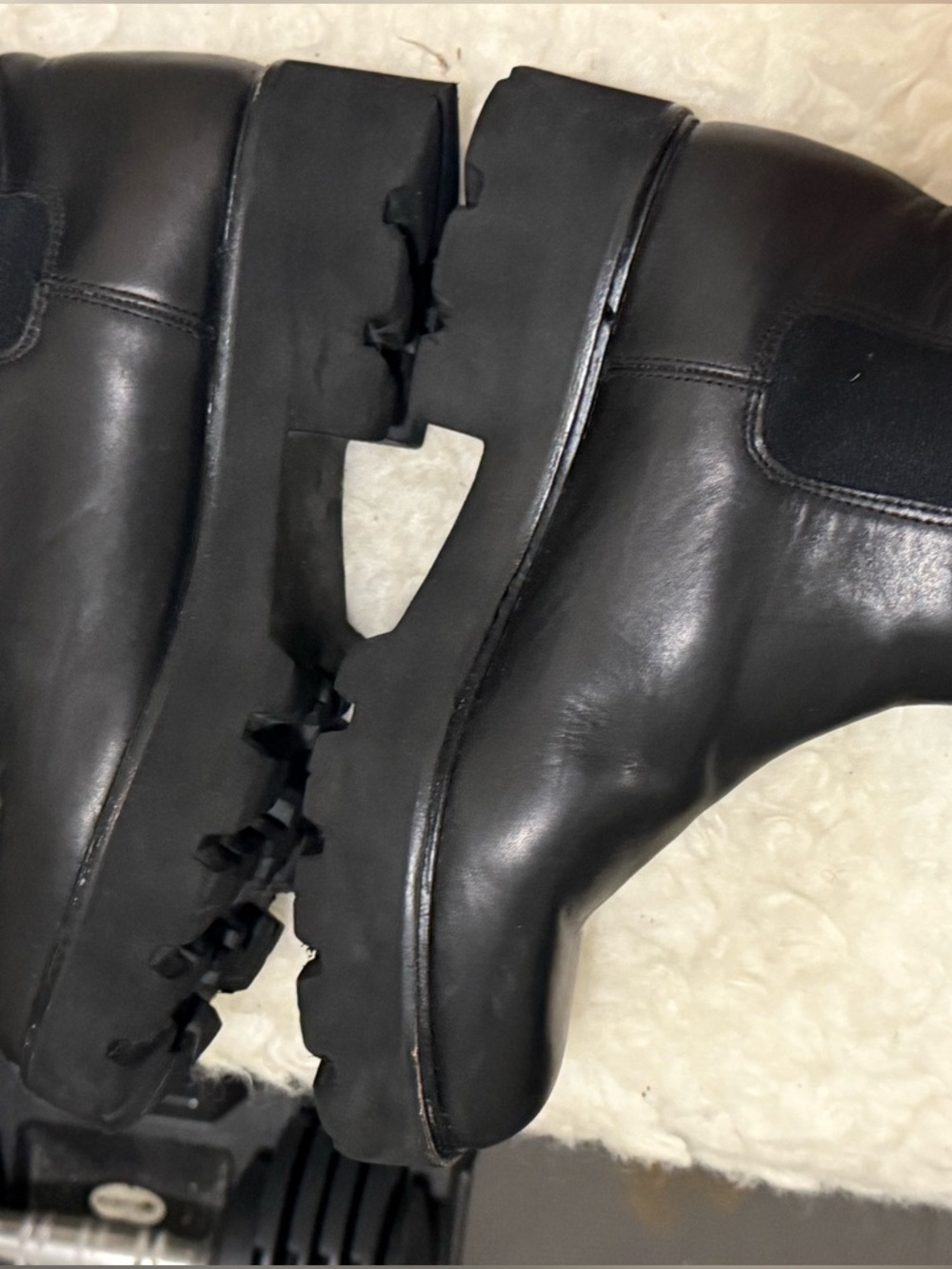 J.CREW LUG-SOLE CHELSEA BOOTS IN LEATHER BLACK CHUNKY GRUNGE MOTO SIZE 7.5M - Picture 3 of 7